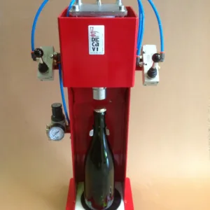 Taponadora semiautomática para tapones corona